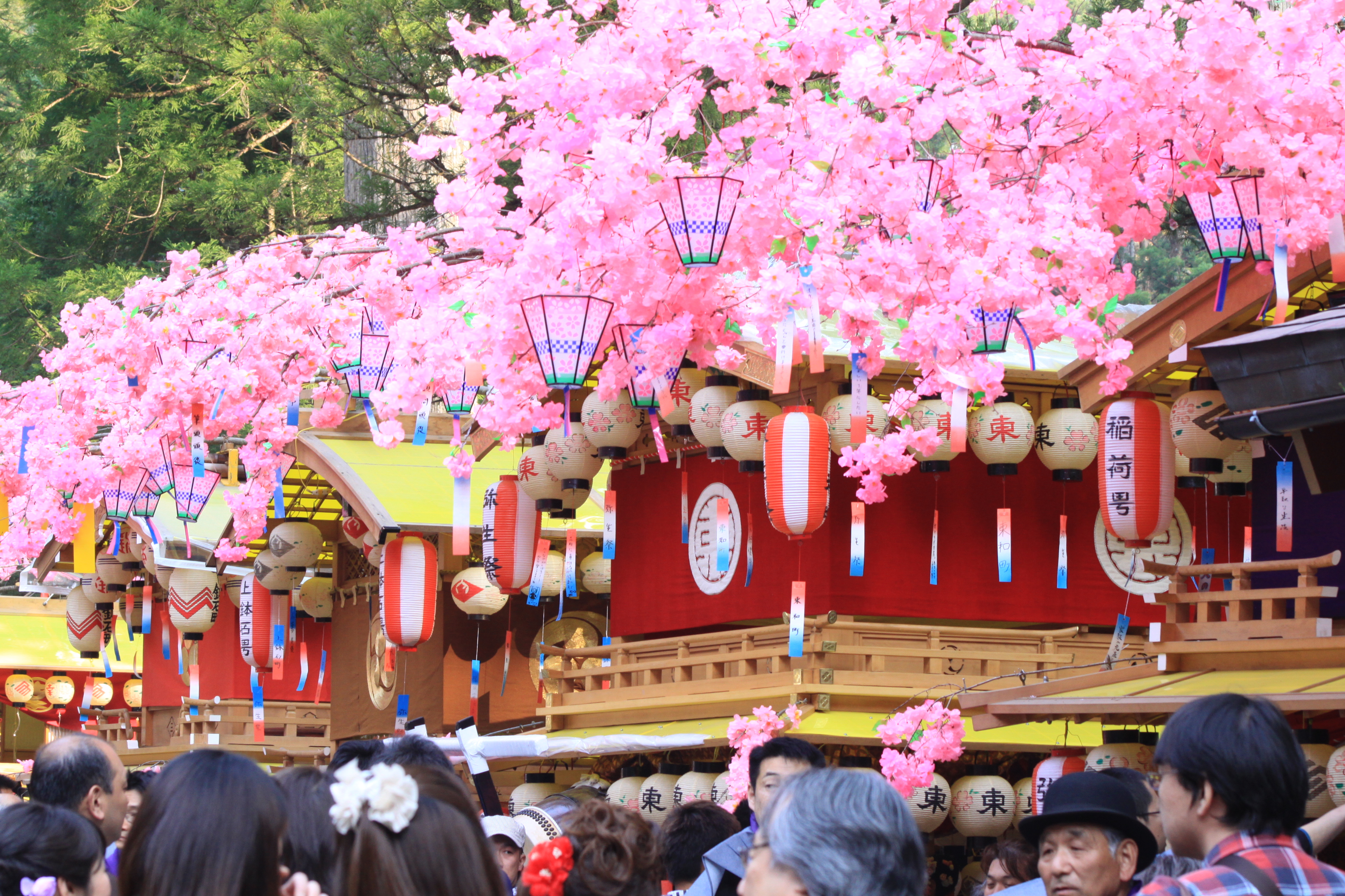 Япония пон. Фестиваль цветов (хана Мацури) в Японии. Фестиваль цветов хана Мацури в Японии 8 апреля. Фестиваль цветов «хана Мацури». Фестиваль Мацури в Японии.